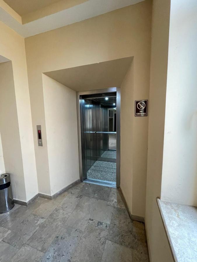 Armenak Apartment No 8, Abovyan Street Ереван Экстерьер фото