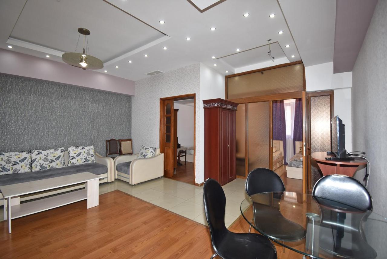 Armenak Apartment No 8, Abovyan Street Ереван Экстерьер фото