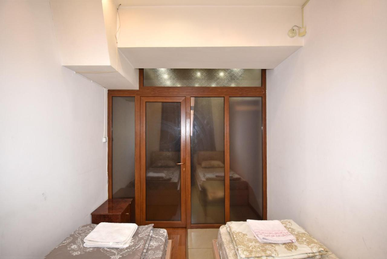 Armenak Apartment No 8, Abovyan Street Ереван Экстерьер фото