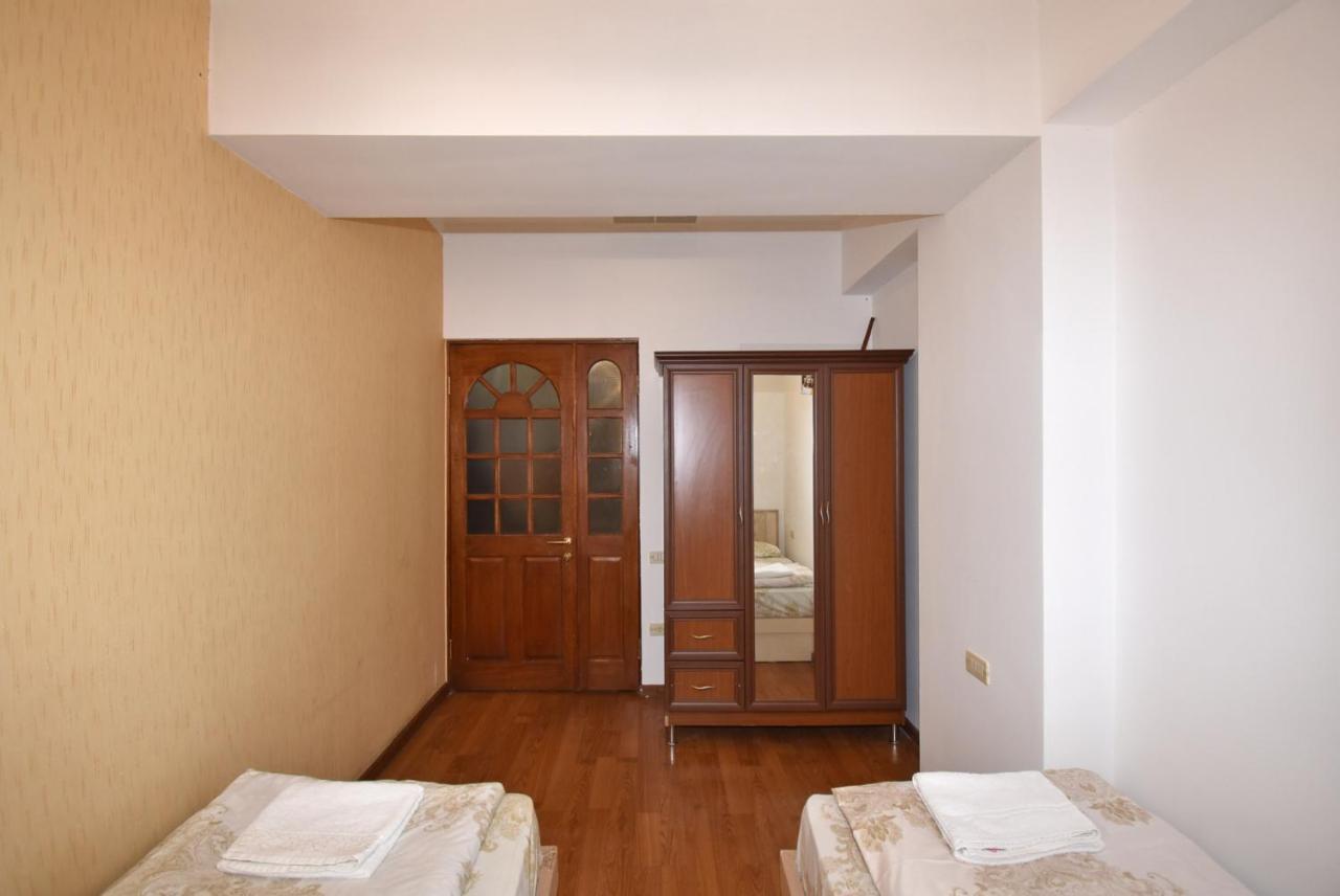 Armenak Apartment No 8, Abovyan Street Ереван Экстерьер фото